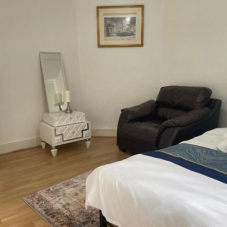 5 Bed 5Mins From Wembley Stadium London Exteriör bild